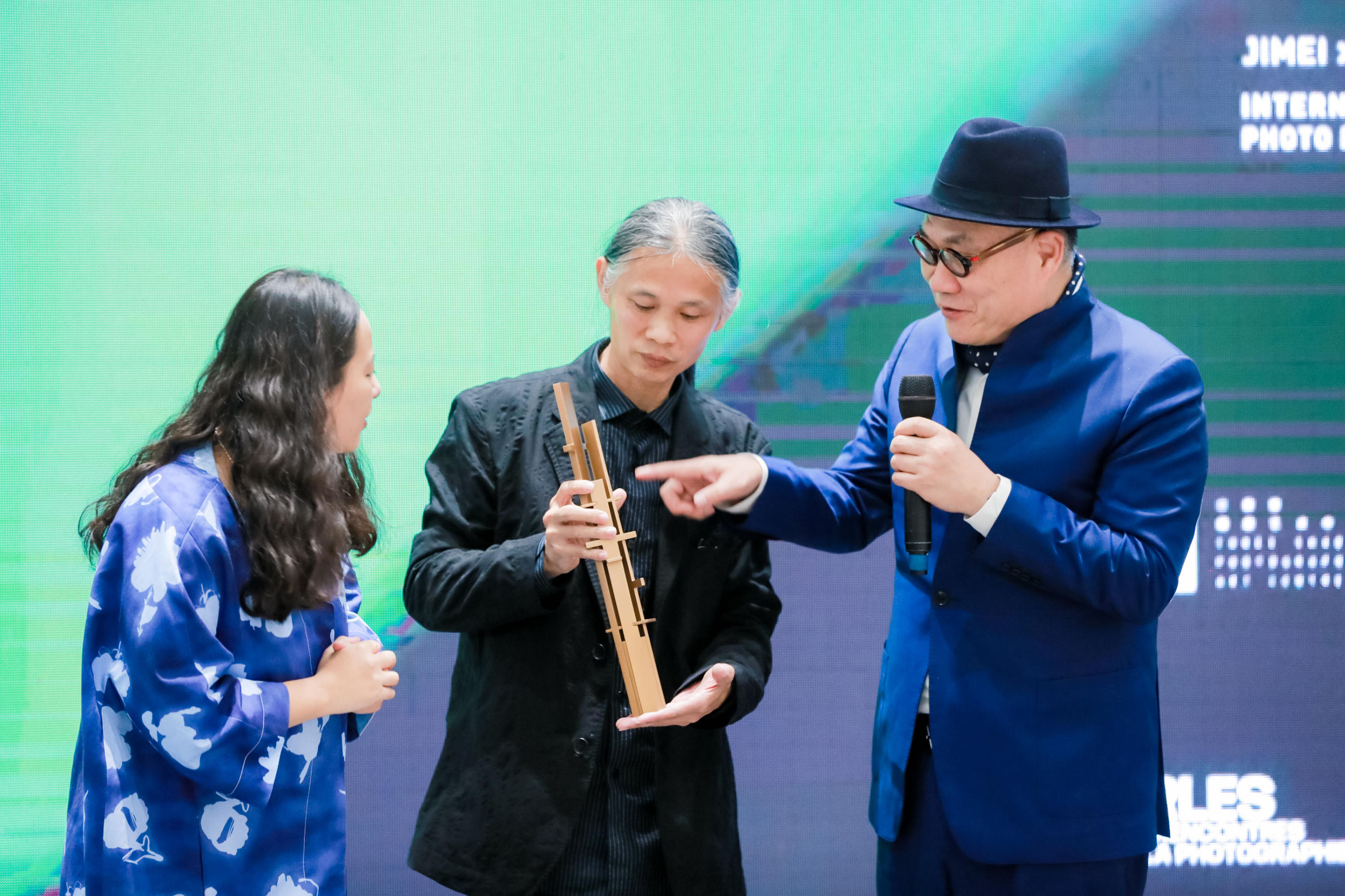 Jimei x Arles International Photo Festival “Curatorial Award for Photograph and Moving Image" Ceremony was held at  Three Shadows Photography Art Centre in Xiamen, with PILLS Responsible for the Design of the Trophy